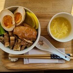 Taiwan cafe Chayin - るーろうふぁん角煮スープ付き(600円)です。