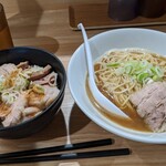 Jikaseimen Ito Kanda Ekimae Ten - 肉そば小＆チャーシュー丼