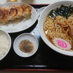 Ramen Togen - 東京らーめん (白メシ・香物付き)  餃子 (6個)