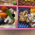 駅弁当 - 下の段がおかずで筑前煮と竜田揚げ玉子焼きになってました。