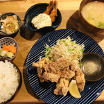 Ebi Ebi Shokudo Ebi Happon - 若鶏唐揚げ定食＝８００円 税込
                        海老フライ２本＝２７０円 税込