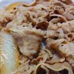 Yoshinoya Seiseki Sakuragaoka Eki Ten - おしんこ月見つゆぬき牛丼519円(税抜)の単なる牛丼アップ