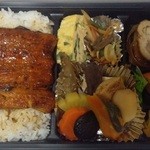 obento taichi - ウナギ弁当　ふっくら焼き上げたウナギと野菜の煮物など盛りだくさんのお弁当　1200円