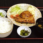 Yaizu Ko no Meshi Dokoro Yosaku Zushi - まぐろステーキ定食