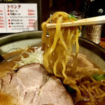 Jikabaisen Ramen Tomino Ya - 中太縮れ麺