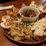 石橋スタンドゐの一 - 2010_石橋スタンドゐの一_おまかせゐの一'sコース飲み放題付＠4,000円_前菜。正直酒飲みはこれだけでお腹いっぱい。というぐらいボリューミーな前菜盛り合わせ