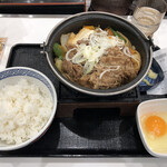 Yoshinoya Nishi Nishichihakyugosen Handa Ten - 牛すき鍋膳648円。