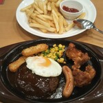 Gusto Sapporo Fukuzumi Ten - チーズINハンバーグと山盛りポテト、ポテトは友人とシェアしました