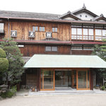 Momoyama Onsen Tsukimi Kan - 木造3階の貴重な建物は改装していた