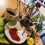 Jomon no Tani Kitchen Kai - おからの栗ケーキとコーヒー