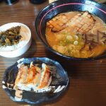 Maru Ramen Kiyanose Ten - Aセットのご飯と餃子