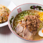 Houmien Higashi Mongai Ten - ラーメン半チャーハン