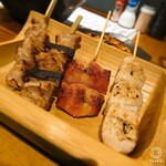 Sumibi Yakitori Izakaya Kyo - ネギマ・モモの塩♪
                        ささみ♪
                        うずらベーコン♪