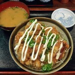 炭火串焼 ほんだ - 唐揚げ丼（750円）