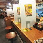 Keishoken Tochigi Sohonten - 個別仕切りのカウンター。かつては「一蘭」でしか見られなかった光景！