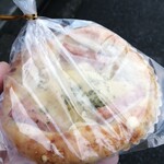 パン工房 麦びより - 北海道産ポテトとボロニアソーセージ