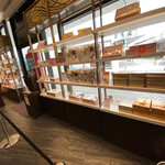 GODIVA Za Autoretsu Hiroshima Ten - 店内窓側