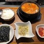 Subin Sakae Higashi Ten - 牛すじ豆富チゲ税込900円