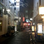 USUAL B - 日銀通りの小松屋の横の路地を入っていったところ