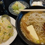 Chuka Izakaya 369 Sakaba - 週替わりランチ（味噌バターラーメン＋半チャーハン）