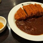 CoCo Ichiban Ya Saitama Sai Dai Tori Ten - ビーフべ－スカレーのライス２００g（￥５８９）、１０辛口（￥１１０）、ビーフカツ（￥３６７）、ガーリックチップス（￥５２）、合計が￥１１１８