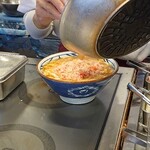 Marugame Seimen Kumamoto Sadohara Ten - カニ玉あんかけうどんが出来る様子