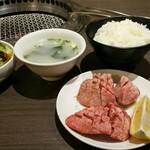 Yakiniku Shuka Rien - 定番のセットです。スープはコムタンかな