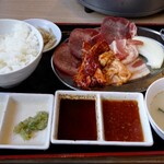 大衆焼肉 まいど - タンミックス定食　@957