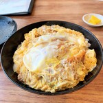 島屋食堂 - 並かつ丼。640円