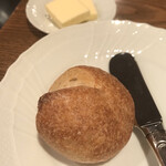 Bistrot SQUARE - 自家製パンとバター。