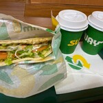 SUBWAY Sanraizu Kamata Ten - えびアボカドとコーヒー