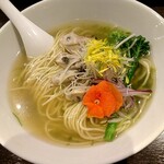 一凜 - 牡蠣と岩海苔の塩ラーメン990円