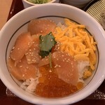 なか卯 - ミニ・サーモンいくら丼