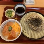 なか卯 - ざるそばとミニ・サーモンいくら丼のセット