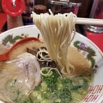 Hakata Ramen Gatsun Ryogoku Ten - ガツンラーメンの麺リフト