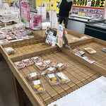 Farmers Market Hosen Kan - 2021/01/30
                      沖縄バヤリース グァバ 189円×4
                      かぼちゃのプリン 110円
                      バスク風チーズケーキ ホール 500円
                      おでん 250円
                      もつ煮 265円
                      鶏の炊き込みご飯 375円