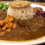 カレー処 琥珀荘 - 三種盛り ラム煮込みカレー アップ