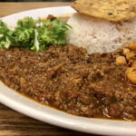 カレー処 琥珀荘 - 三種盛り 週替わり(鶏麻辣キーマ) アップ