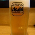 ふぅ - まずは生ビール３９０円からでしょう。
お安くなっていますね。
ぶふぁ～、旨い！！
さて、今日は何を食べましょうか。