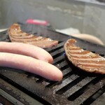 Yakiniku Gobu Kyobashi Ten - ソーセージと赤身切り落とし