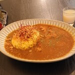 路地裏のカレー屋さん ひまわり - トマトチキンカレー  お口直しのマミー付  700円