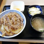 Yoshinoya Kanjo Dori Miso Ten - 牛丼(大盛/522円)＋玉子(68円)＋Bセット(お新香・みそ汁付き/148円)