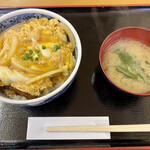 Gohan Ya Kokoro - カツ丼　700円　(味噌汁付き)