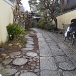 Ikku An - 通りから小路に入ります