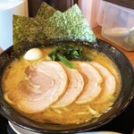 町田商店 - ラーメンにチャーシュー4枚追加でトッピング