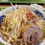 JUNK GARAGE Kainzu Hanyu Ten - ラーメン並680￥！野菜マシ！半分だけあらびき唐辛子掛けました。