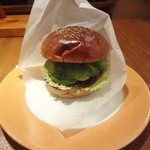 Bar JITAN - アボカドバーガー1,080円（ランチ）