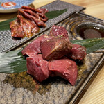 Okinawa Yakiniku Horumon Sudaku Naha Ten - ＊厚切りハツ（¥749）
                        ＊極旨さがり（¥749）