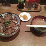 Sumiyaki Buta-don Waton - バラ豚丼　¥700