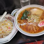 Eika - ランチBのラーメン半チャーハン750円(税込)